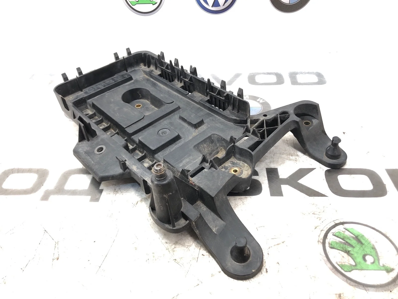 Площадка аккумулятора (АКБ) Skoda Octavia 2011 1K0915333H A5 (1Z) 1.8 CDAB