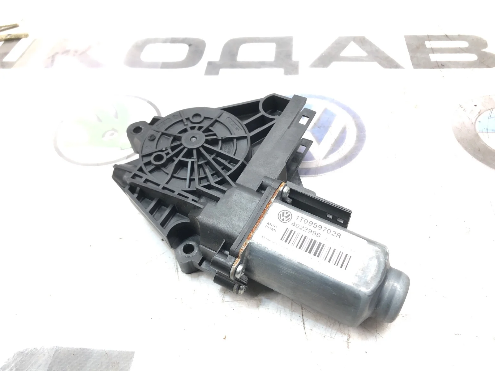 Мотор стеклоподъемника Skoda Octavia 2011 1T0959702R A5 (1Z) 1.8 CDAB, передний правый