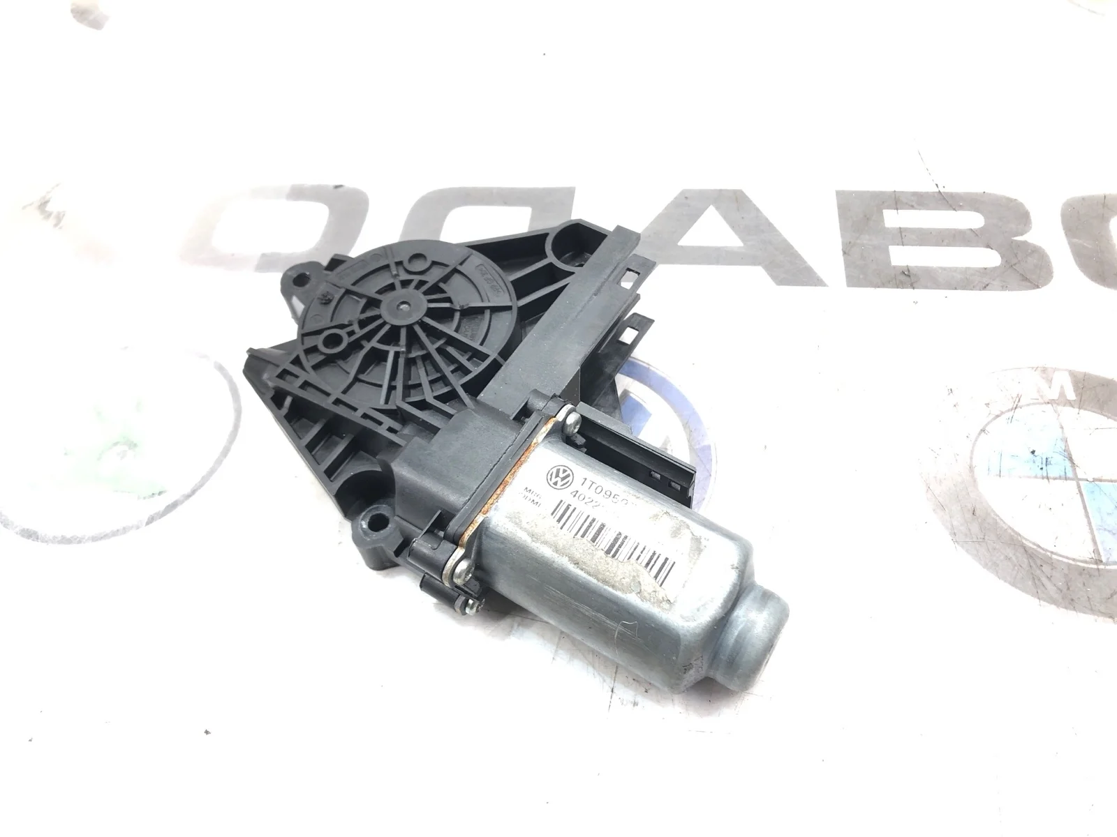 Мотор стеклоподъемника Skoda Octavia 2011 1T0959702R A5 (1Z) 1.8 CDAB, передний правый