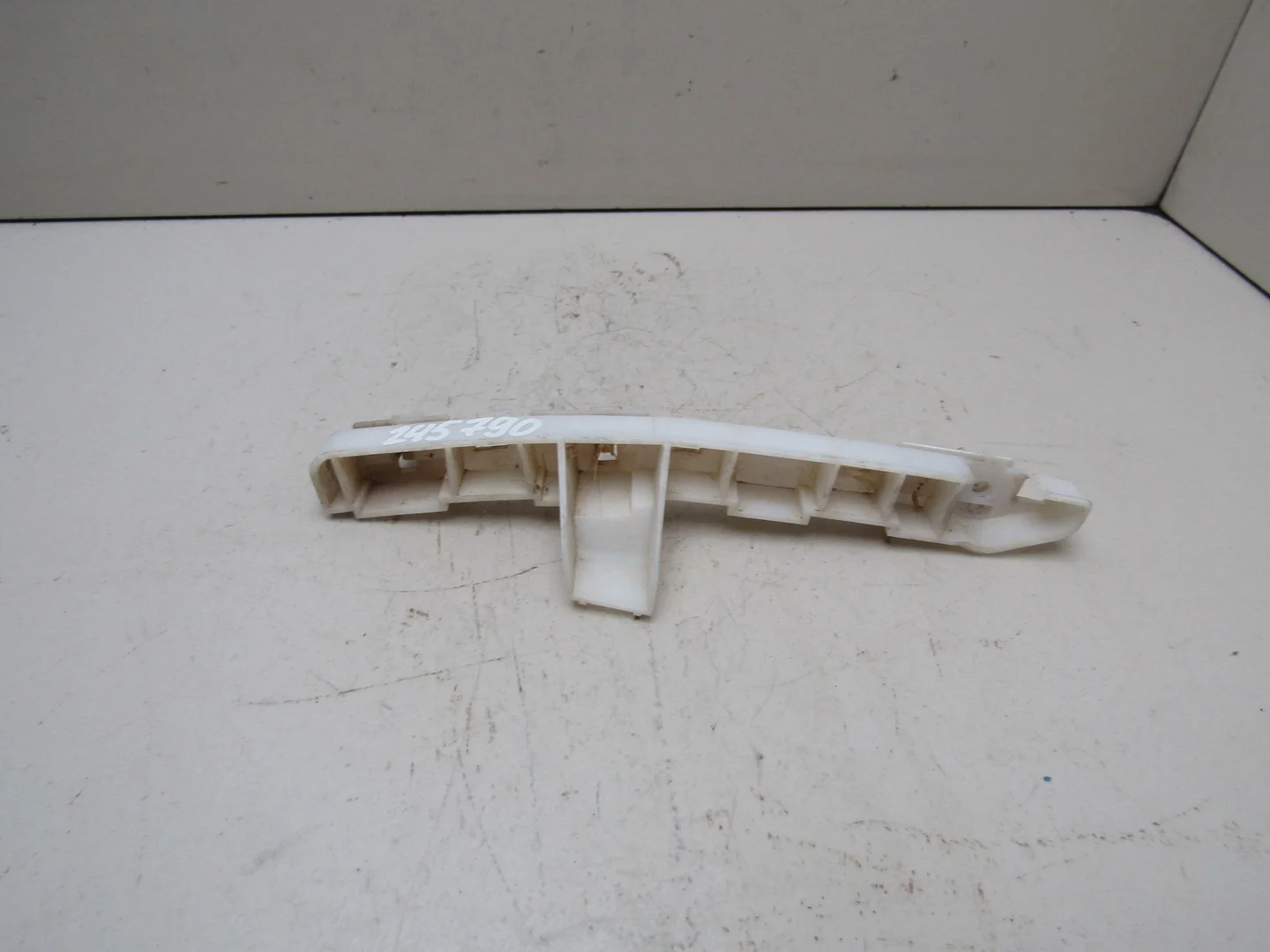 Кронштейн переднего бампера правый Nissan Qashqai (J10) 2006-2014  [62222BR00A]  в Вологде