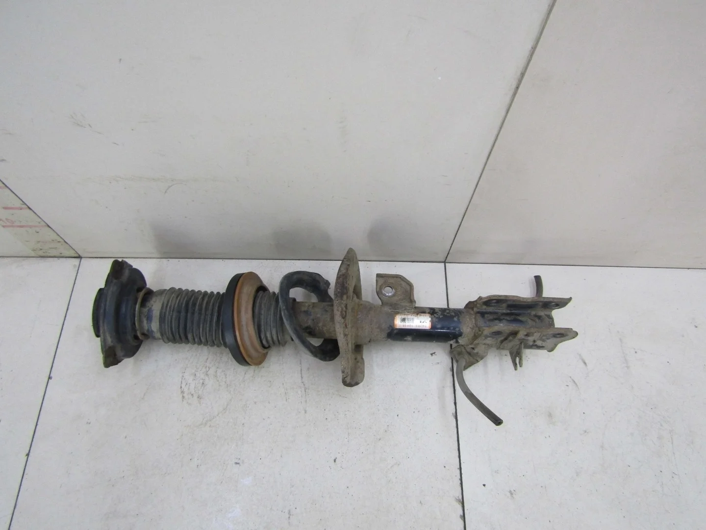 Амортизатор передний левый Nissan X-Trail (T31) 2007-2014  [E43031DA1A]  2.0 MR20DE в Вологде