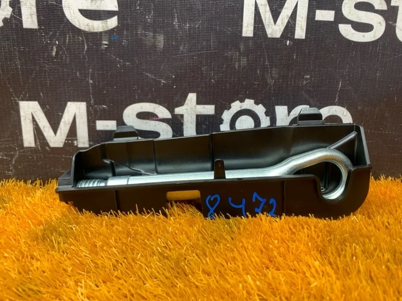 Крюк буксировочный Mercedes-Benz C-Class 2014 A2223150000 W205 274.920