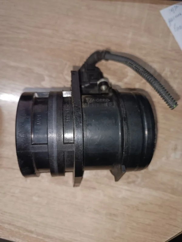 Датчик массового расхода воздуха дмрв Volkswagen Tiguan 2010 5N1