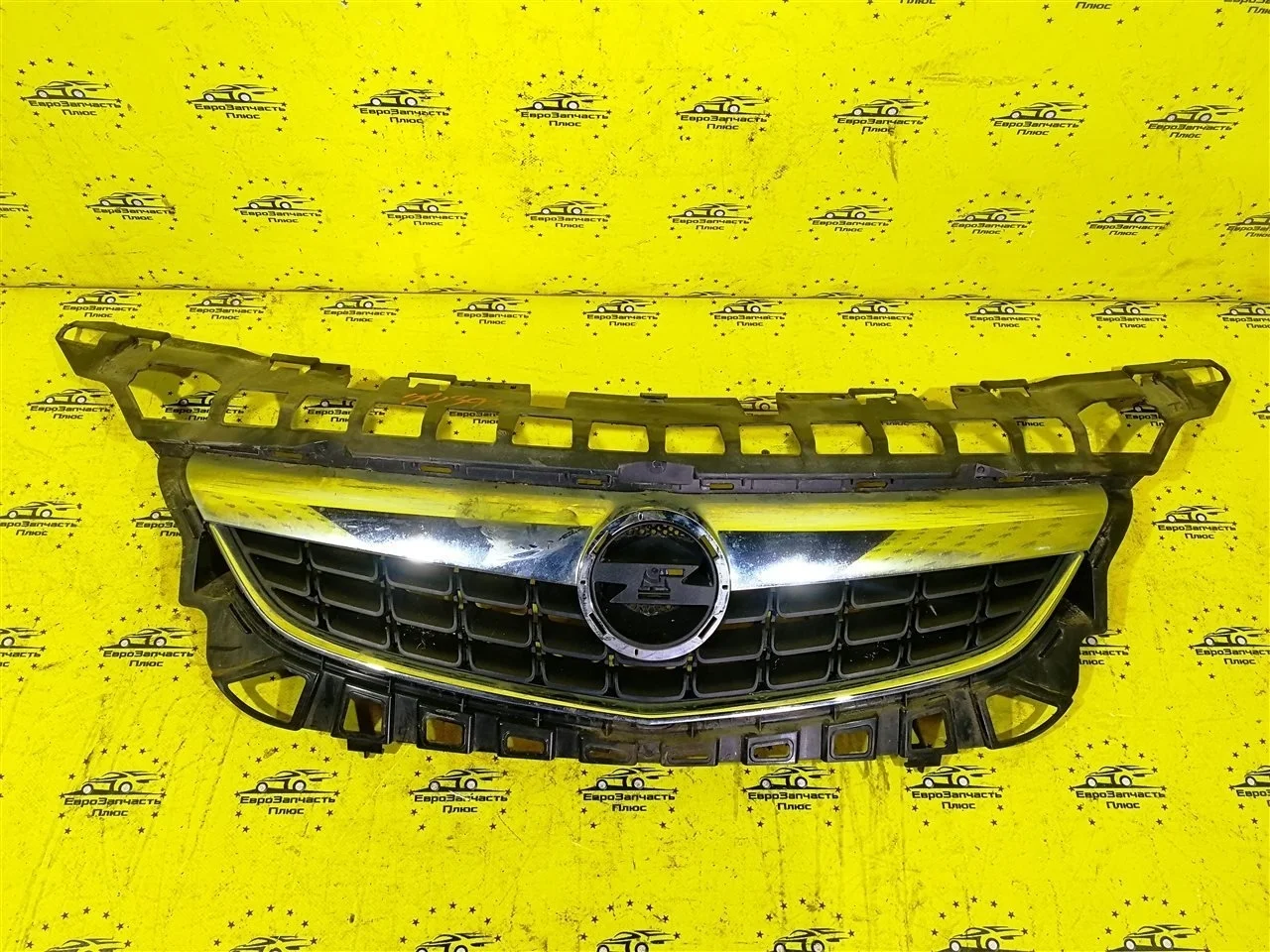 Решетка радиатора Opel Astra 13266577 J