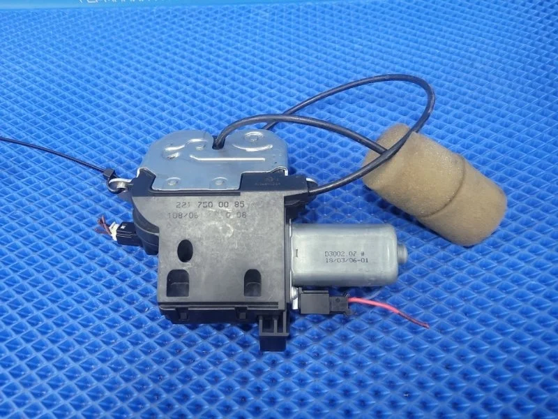 Замок багажника Mercedes-Benz S-class W221 M272