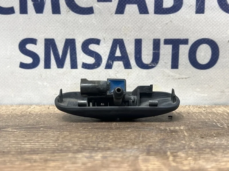 Форсунка омывателя лобового стекла Volkswagen Touareg 2012 5M0955986C NF CGR