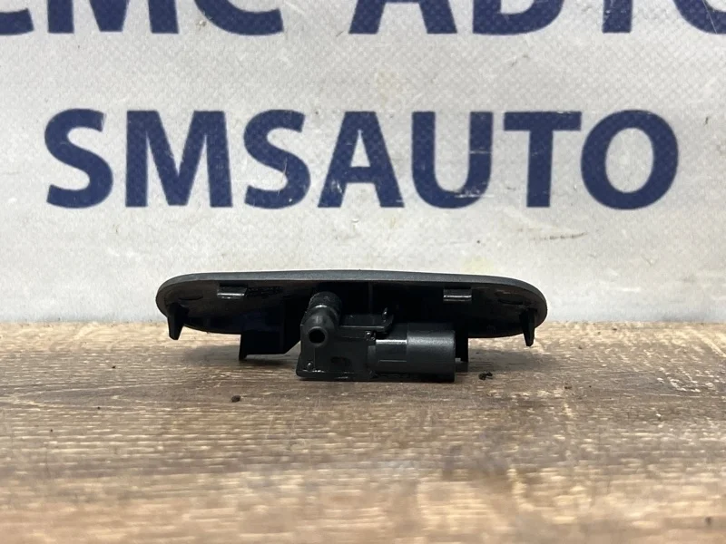 Форсунка омывателя лобового стекла Audi A7 2011 4G8955988 4G 3.0 CGW, правая