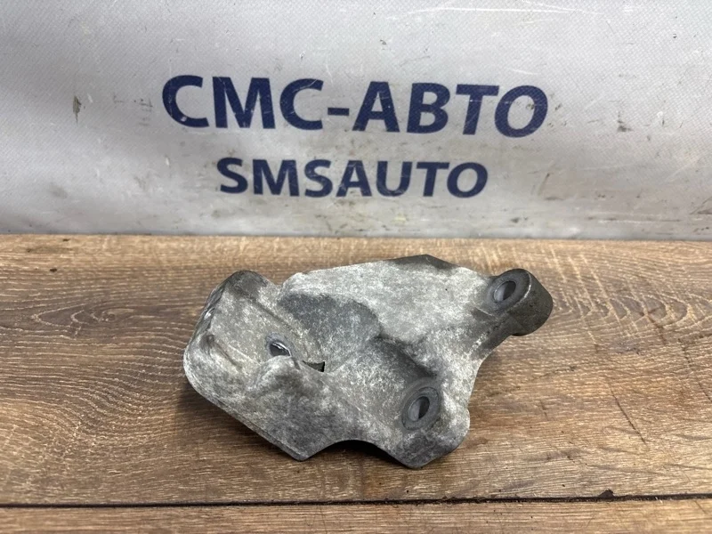 Кронштейн опоры двигателя Volvo Xc90 8649262 2.5T, передний