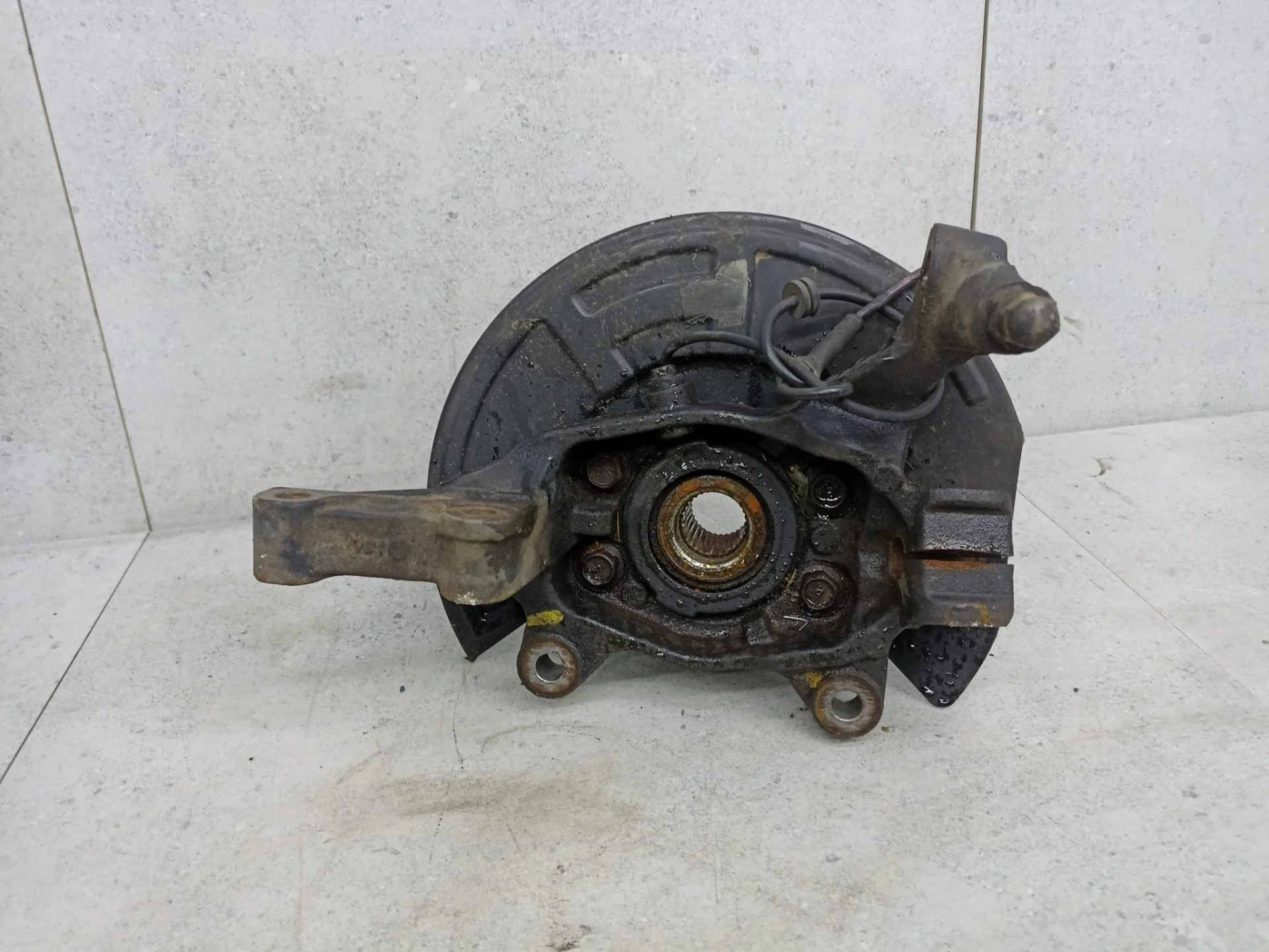 Кулак передний правый Nissan Teana J32 2011