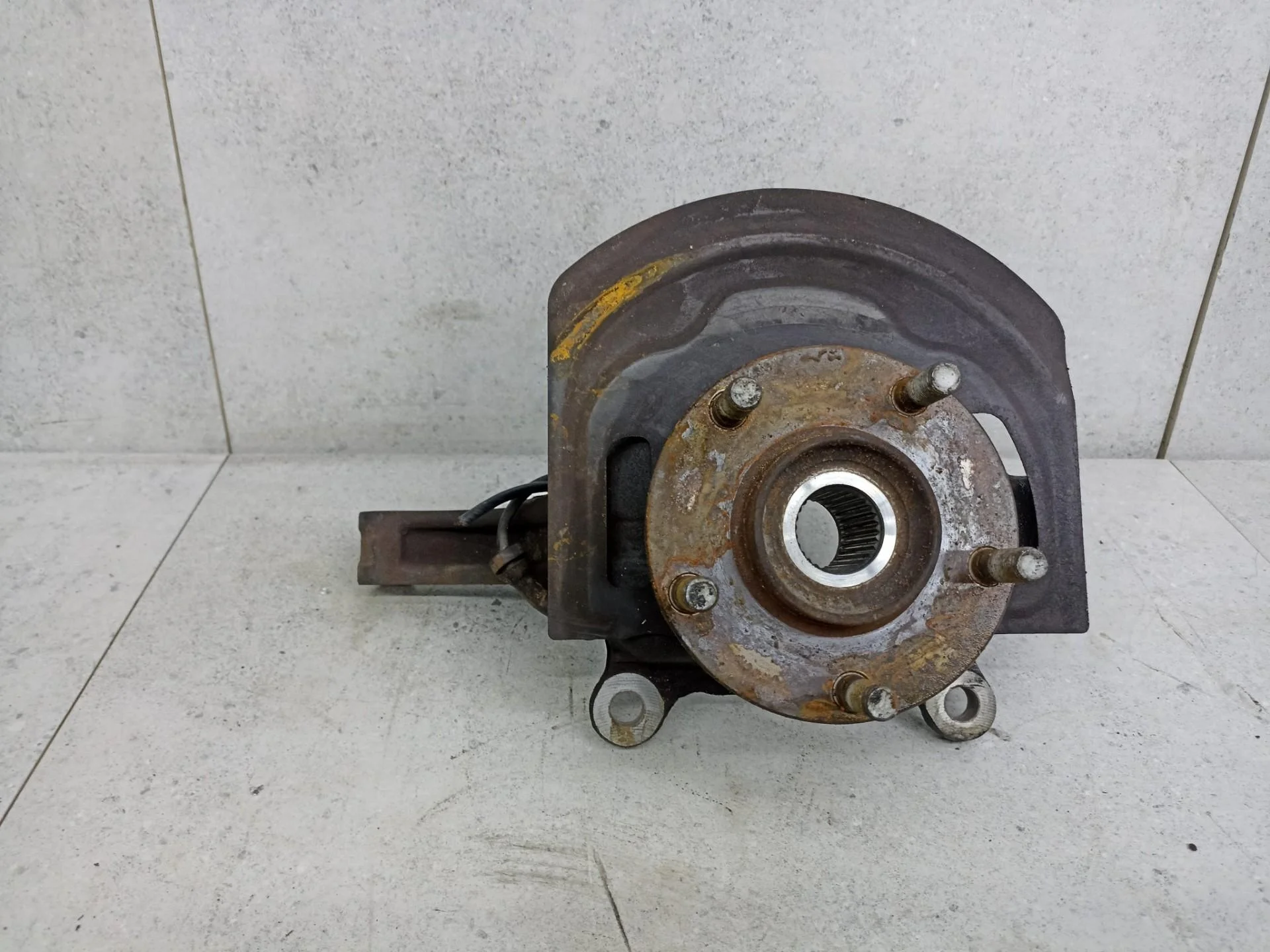 Кулак передний левый Nissan X-Trail T31 2009