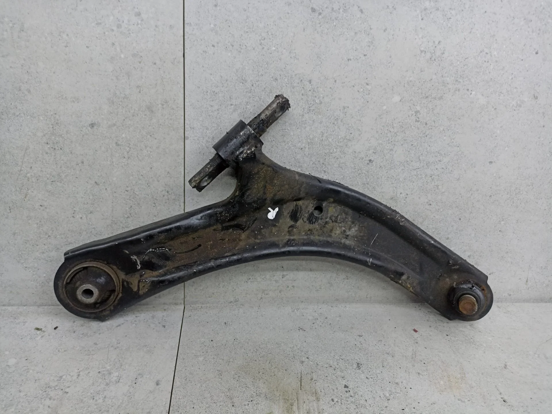 Рычаг передний правый нижний Nissan X-Trail T31