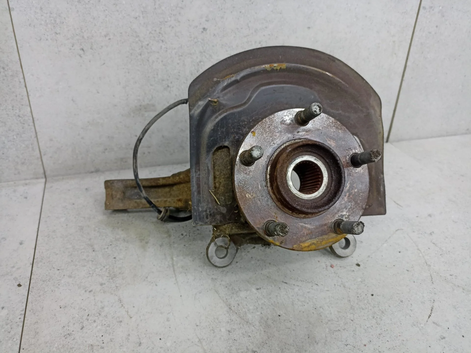 Кулак передний левый Nissan X-Trail T31 2009