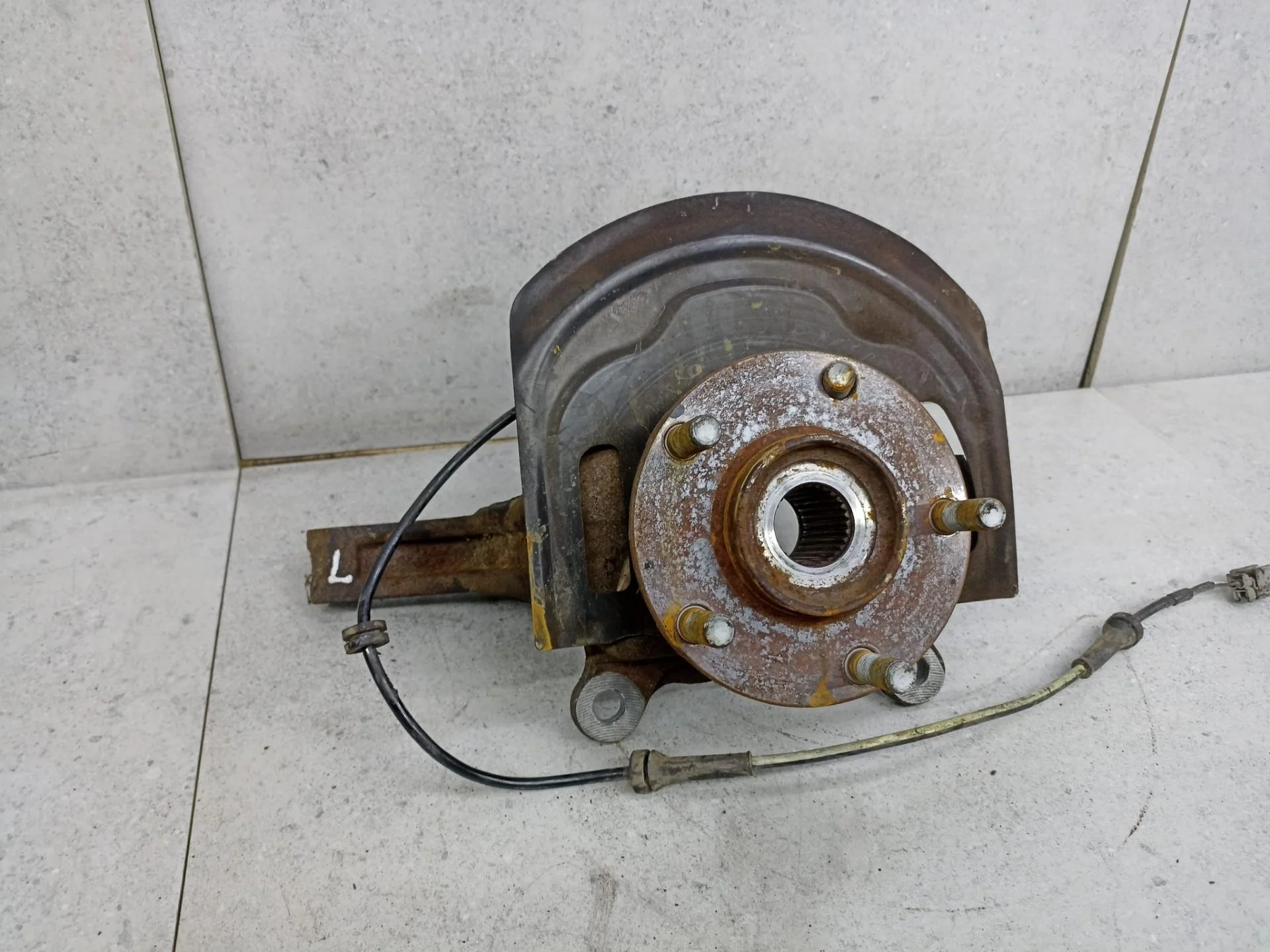 Кулак передний левый Nissan X-Trail T31 2009