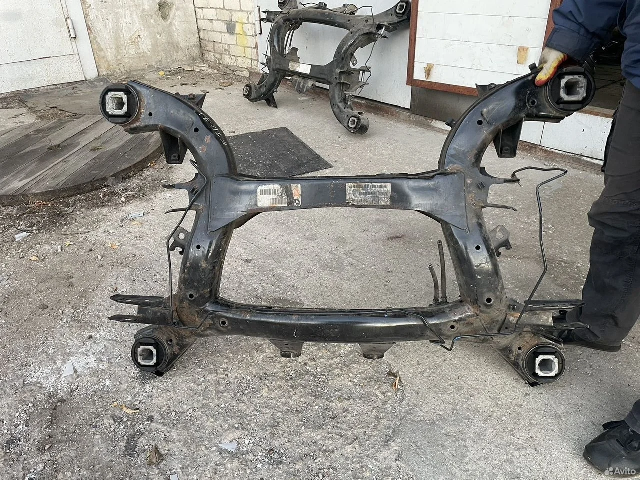 Подрамник задний бмв ф15 ф16 е70 е71 33316863815