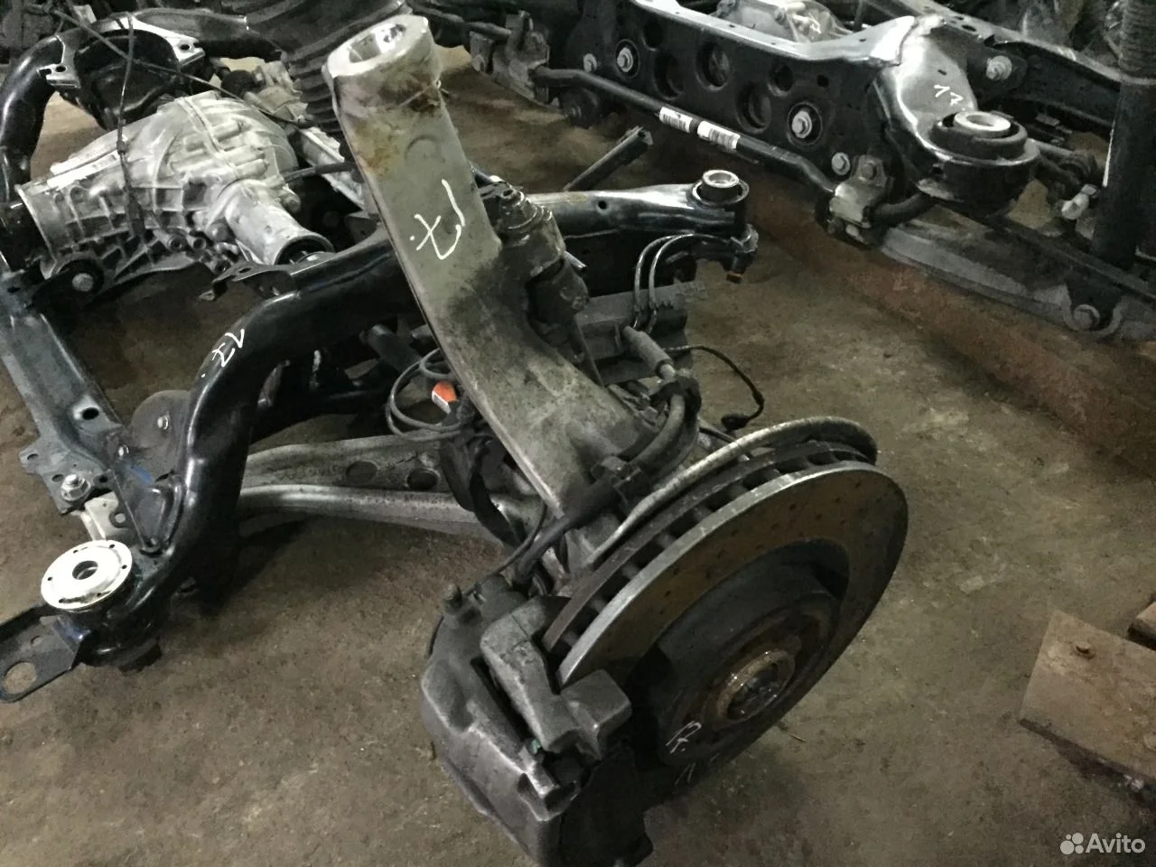 Поворотный кулак правый мерседес gle a1663301020