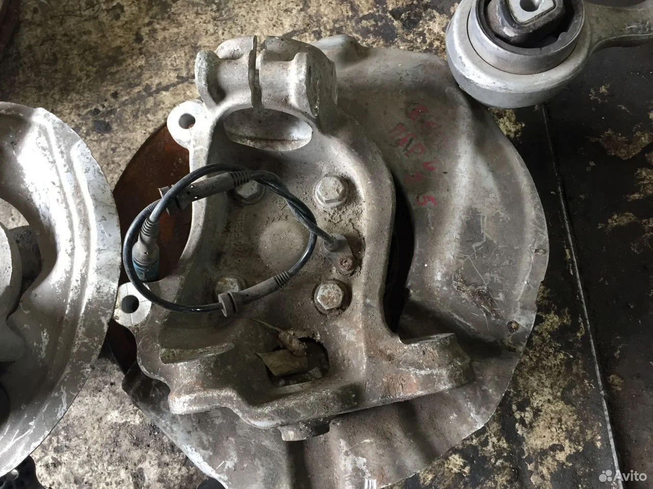 Кулак передний левый бмв е60 е61 31216760953