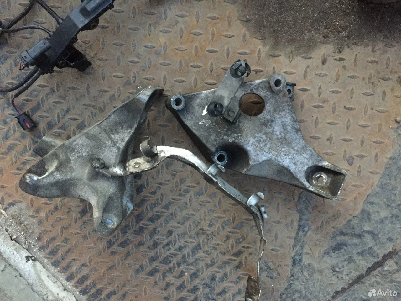 Кронштейн двс н47 бмв е87 е90 е84 22116775041