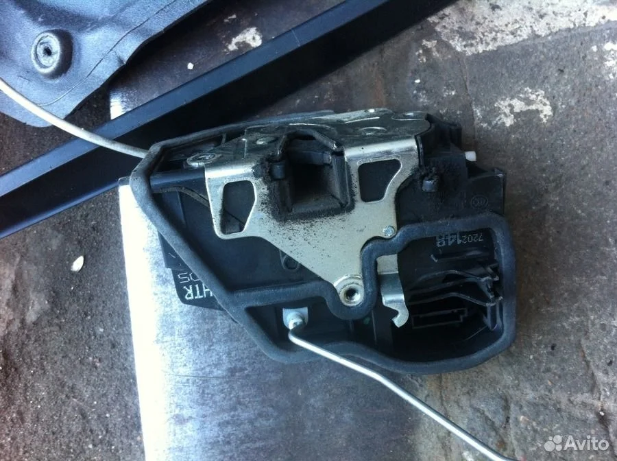 Замок двери задней правой бмв е87 е70 51227202148