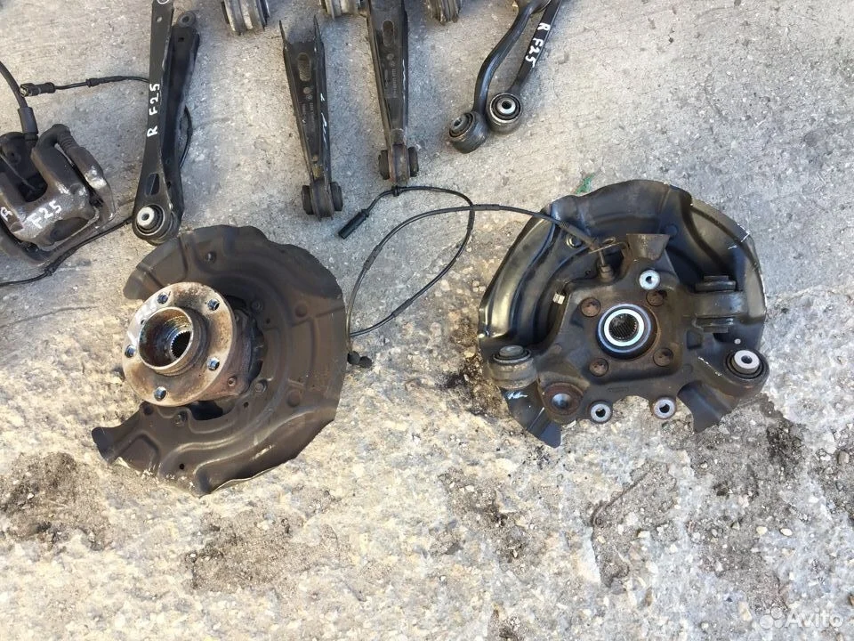 Кулак задний левый бмв ф25 ф26 33406797569