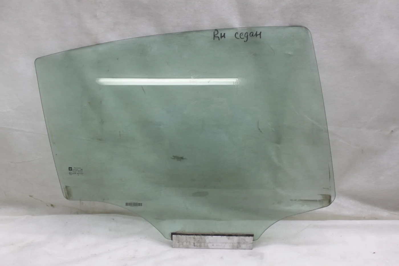 Стекло заднее правое седан Опель Астра Н Opel