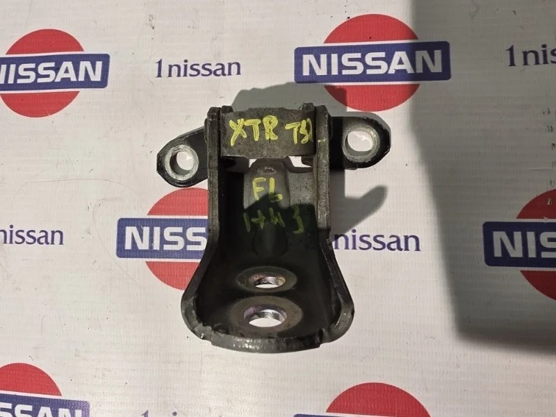 Петля двери Nissan X Trail 2017 80400JN00A T32 M9R, передняя левая