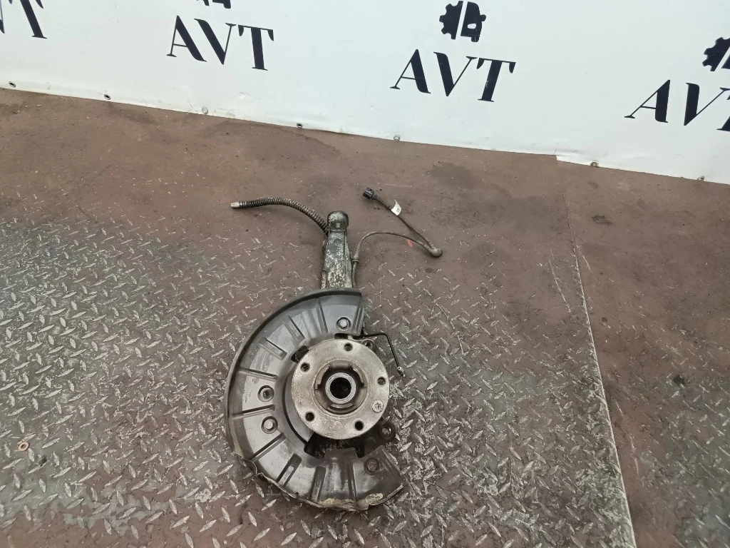 Кулак поворотный задний правый Volkswagen Touareg