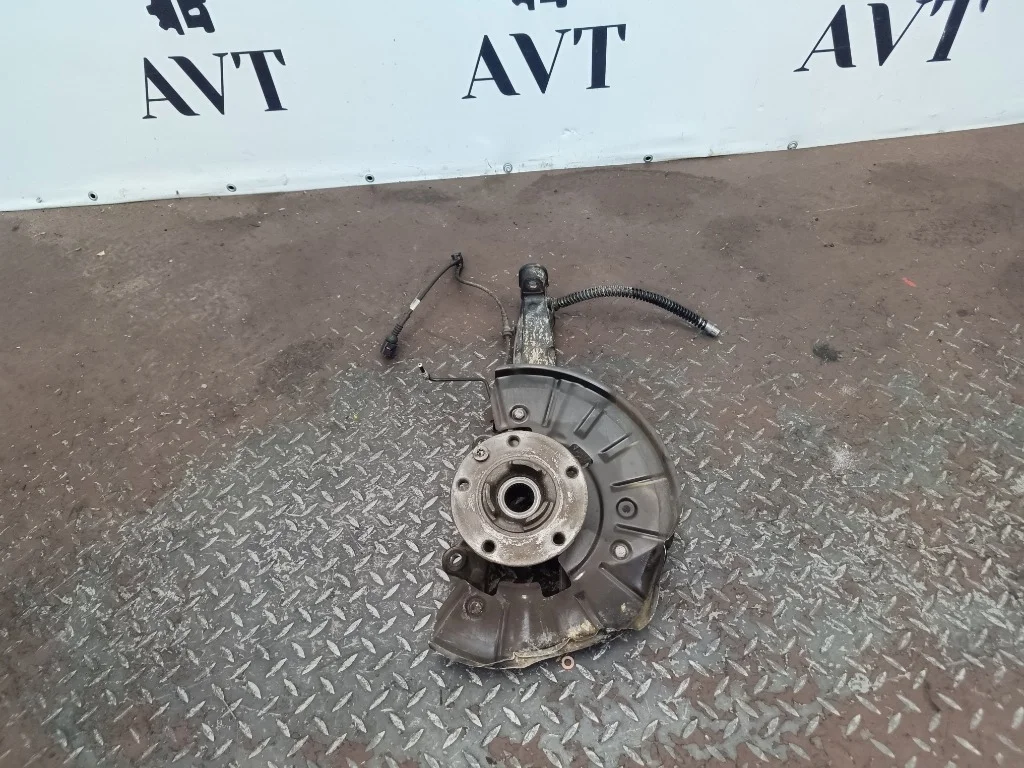 Кулак поворотный передний левый Volkswagen Touareg