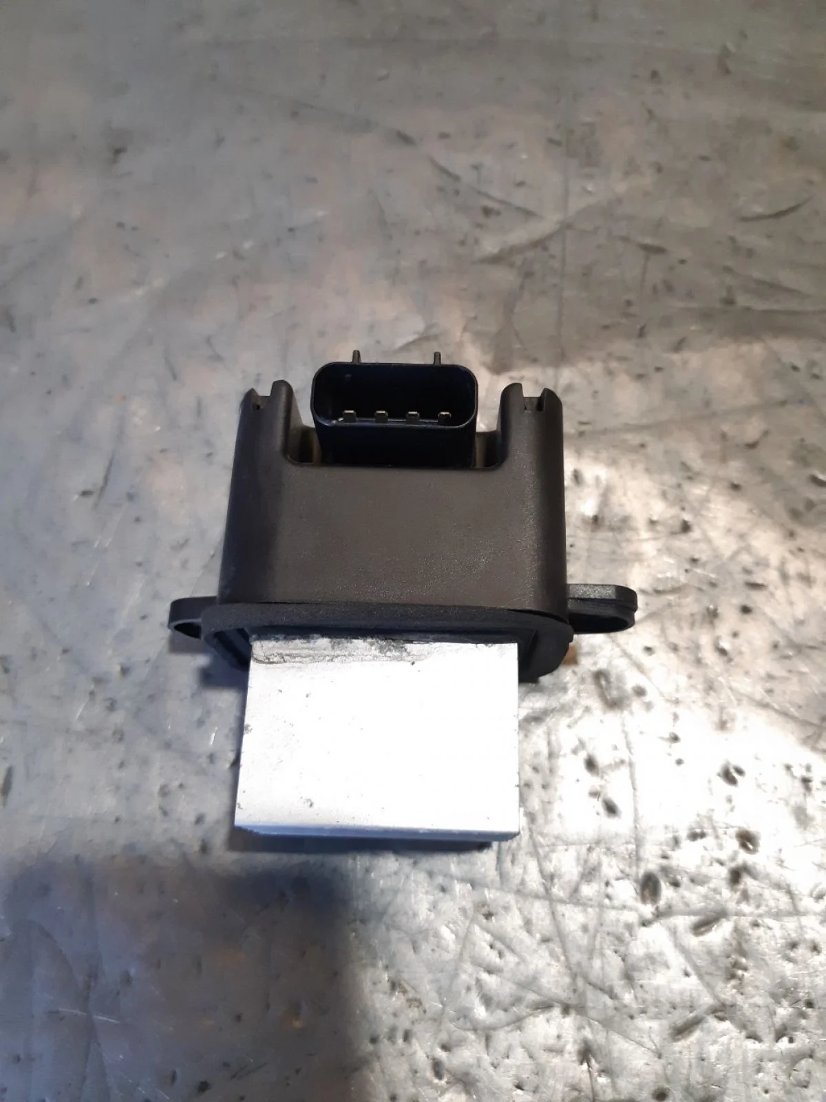 Резистор отопителя Nissan Navara D40 (2004—2010) 2008 серебристый