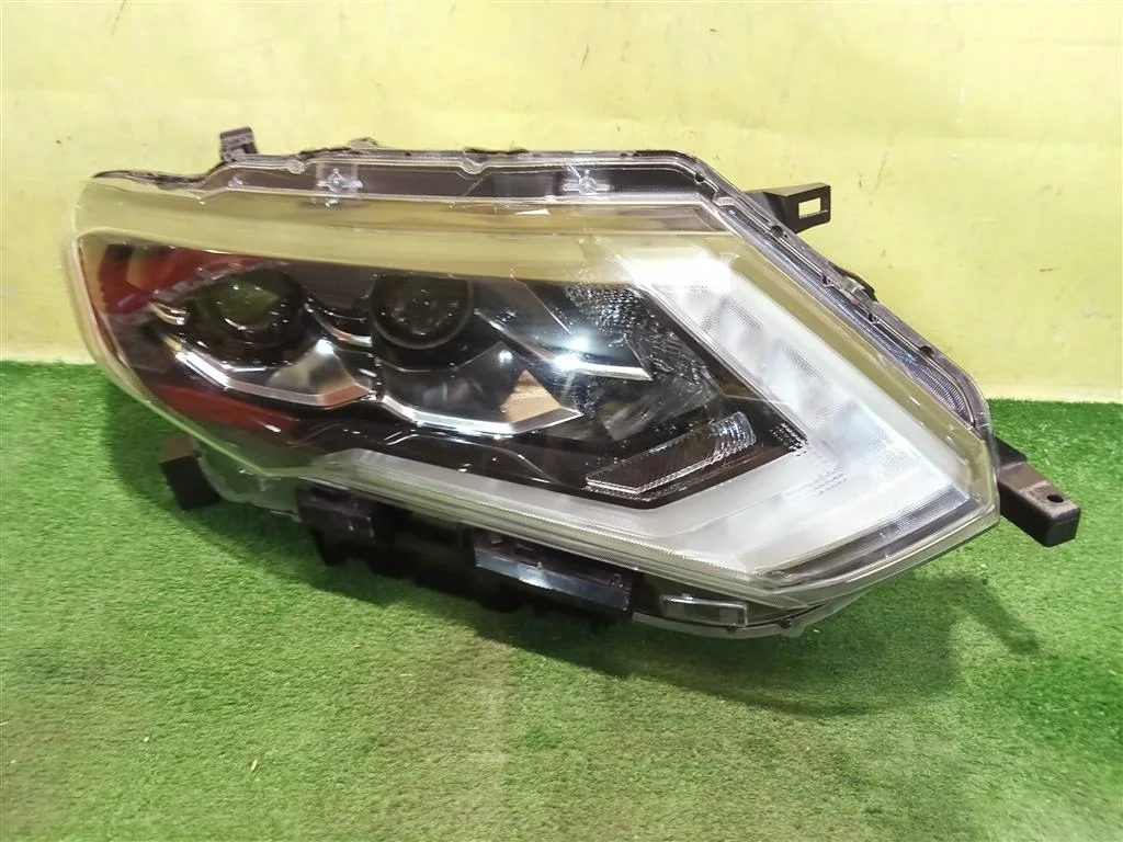 Фара правая  Nissan X-Trail (T32) 2018 260106FP8B 21112