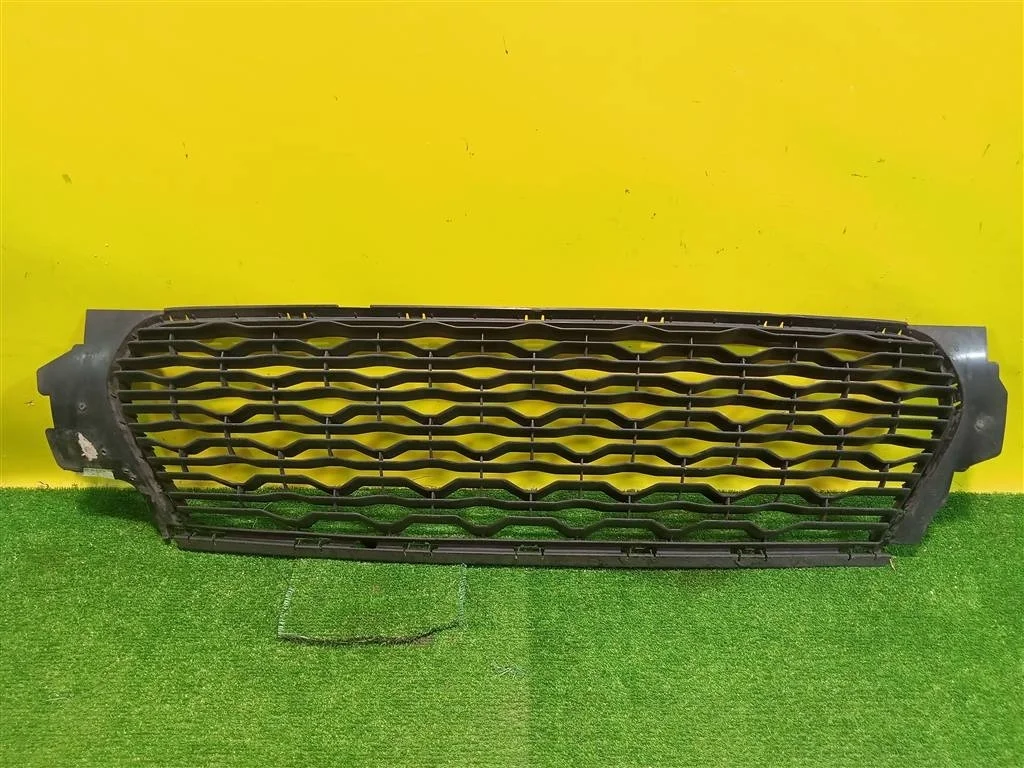 Решетка в бампер нижняя Renault Duster 2020 622547340R 24426
