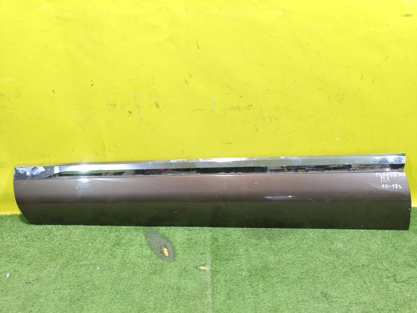 Накладка двери передней левой  Volkswagen  Touareg NF 2010 7P6854939H 26542