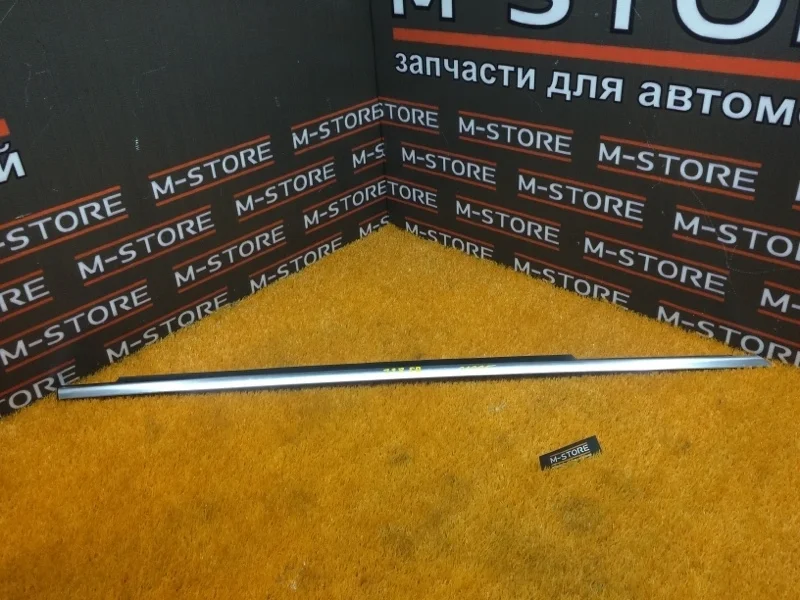 Молдинг стекла внешний Mercedes-Benz C-Class 2008 A2047251665 W204 271.950, передний правый