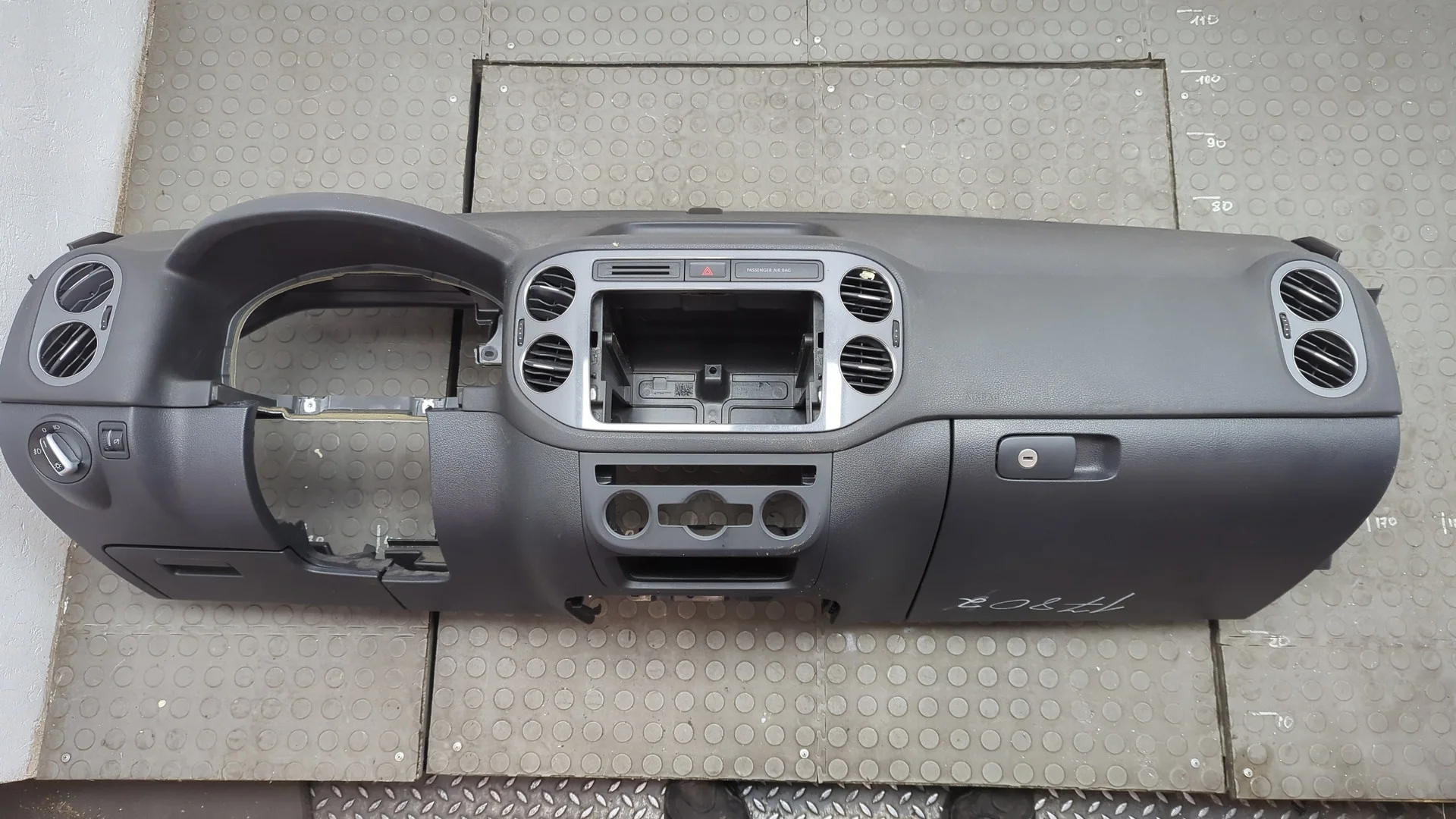 Панель передняя салона (торпедо) Volkswagen Tiguan 2011-2018 КПП автомат (АКПП) CCTA Бензин 2 л TSI