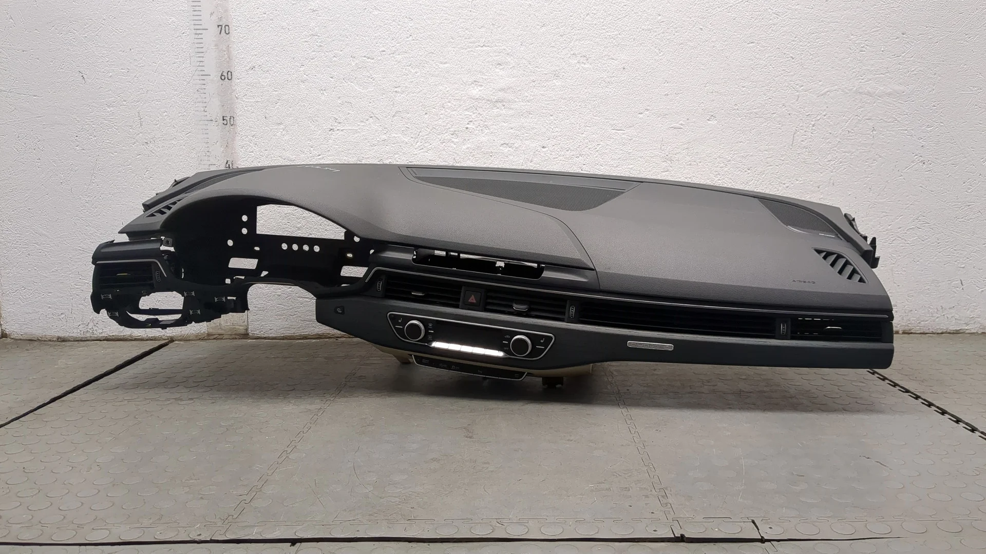 Панель передняя салона (торпедо) Audi A4 (B9) 2015-2023 КПП автомат 4х4 (АКПП) CYMC Бензин 2 л TSFI