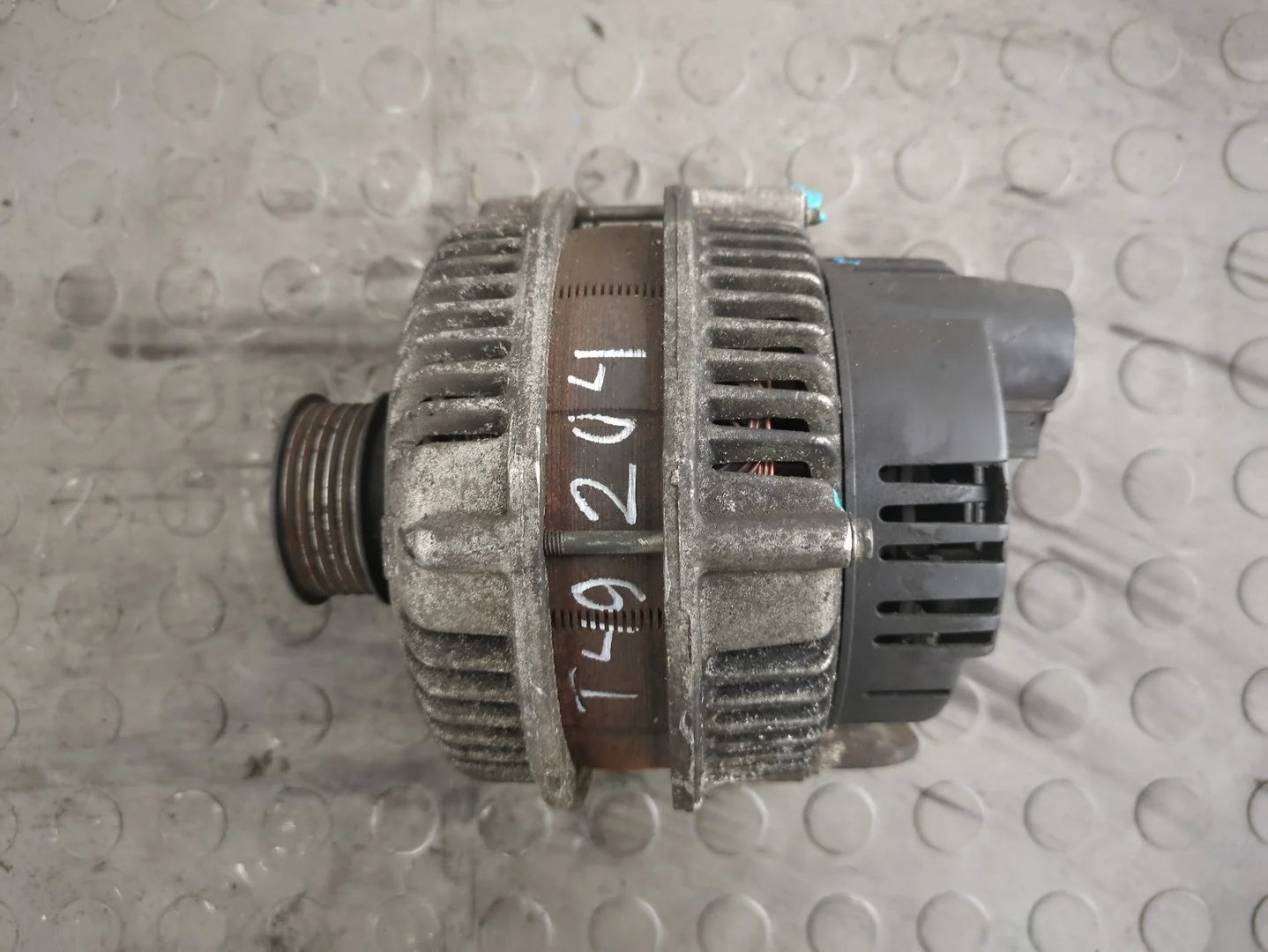 Генератор BMW 5 E39 1995-2003 КПП 5-ст.мех.(МКПП) 256D1 / M57D25 Дизель 2.5 л Турбо