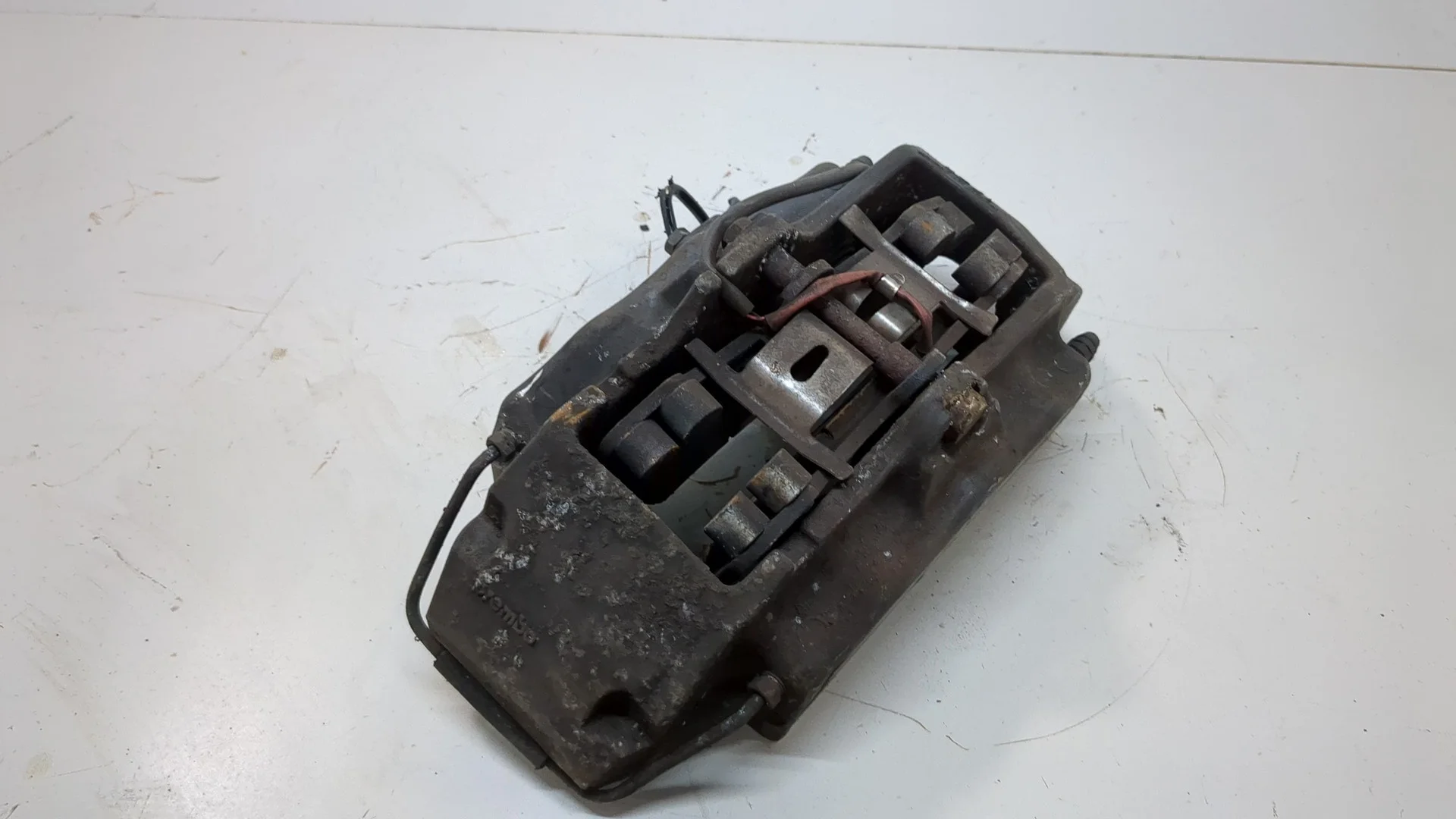 Суппорт Volkswagen Touareg 2002-2007 КПП автомат 4х4 (АКПП) AXQ Бензин 4.2 л Инжектор