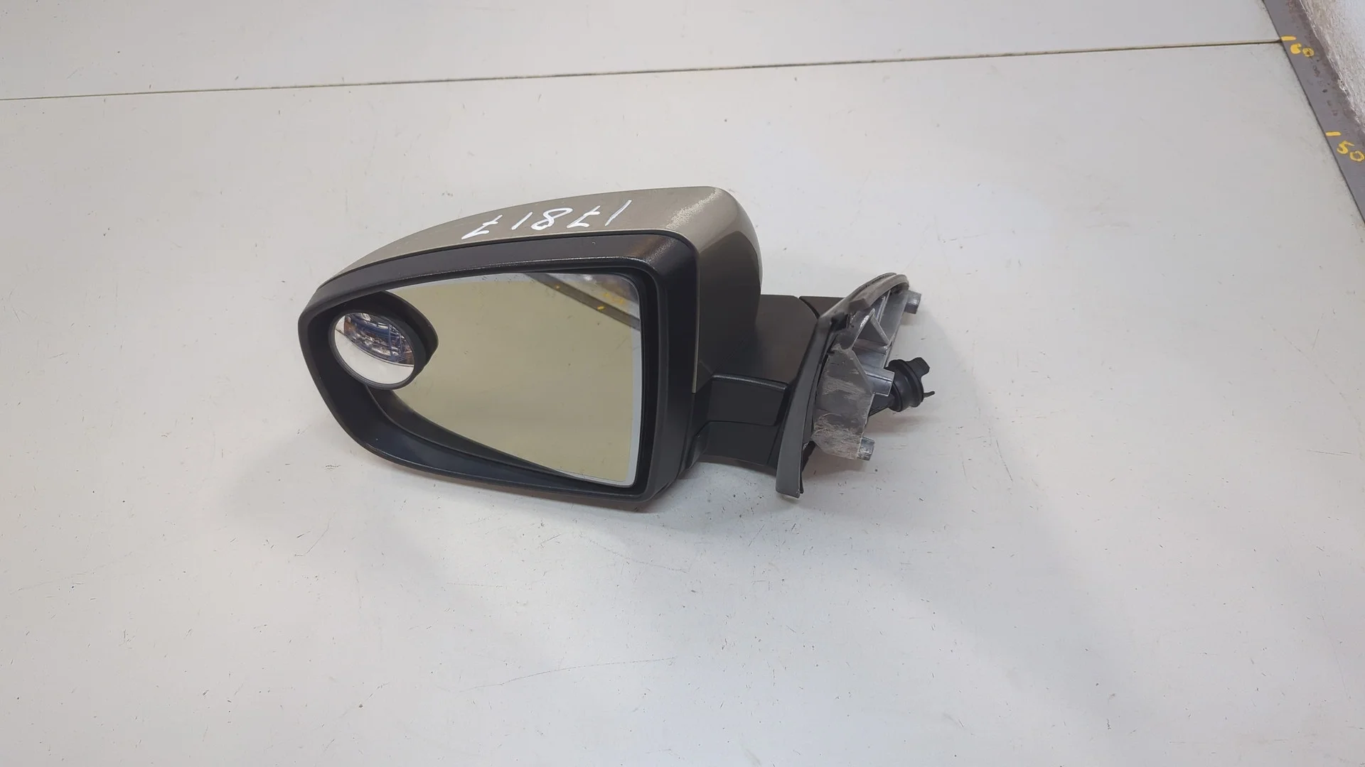 Зеркало боковое BMW X5 E70 2006-2013 КПП автомат 4х4 (АКПП) N62B48B Бензин 4.8 л Инжектор