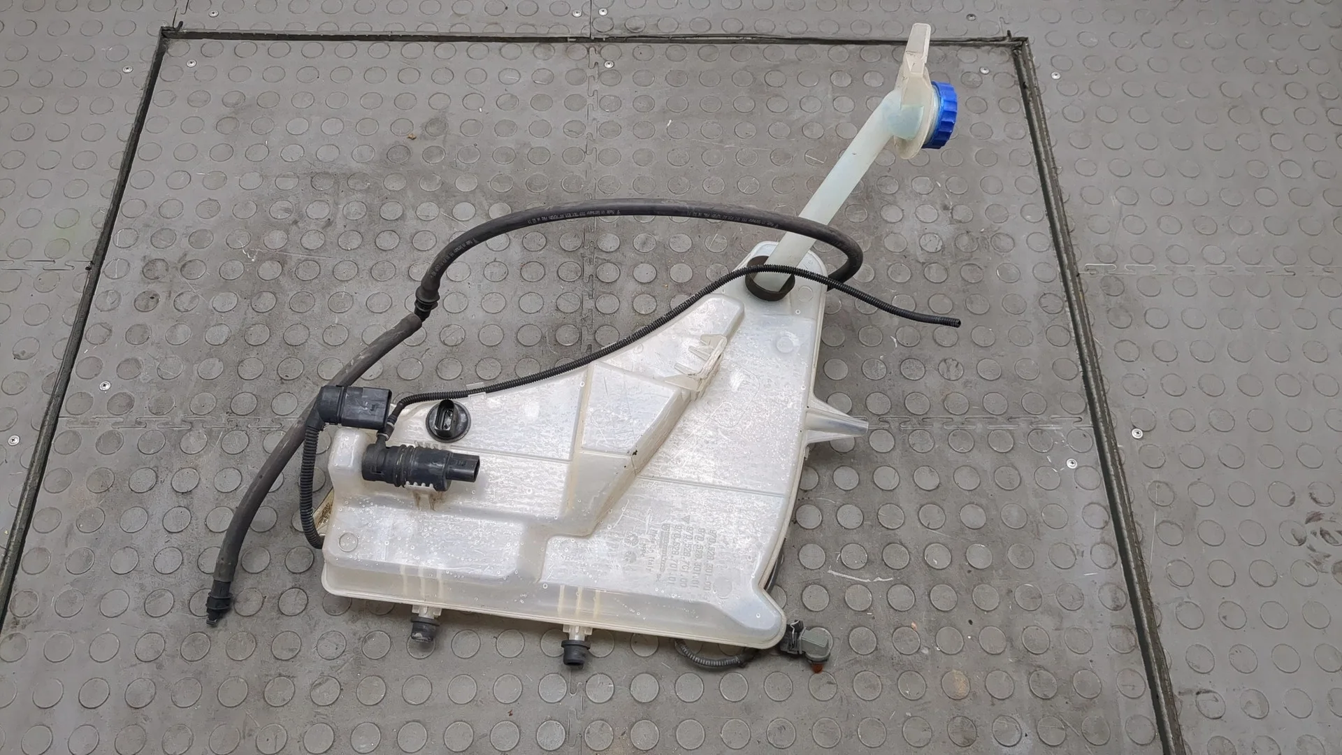 Бачок омывателя Porsche Panamera 2009-2016 КПП автомат 4х4 (АКПП) M46.40 Бензин 3.6 л Инжектор