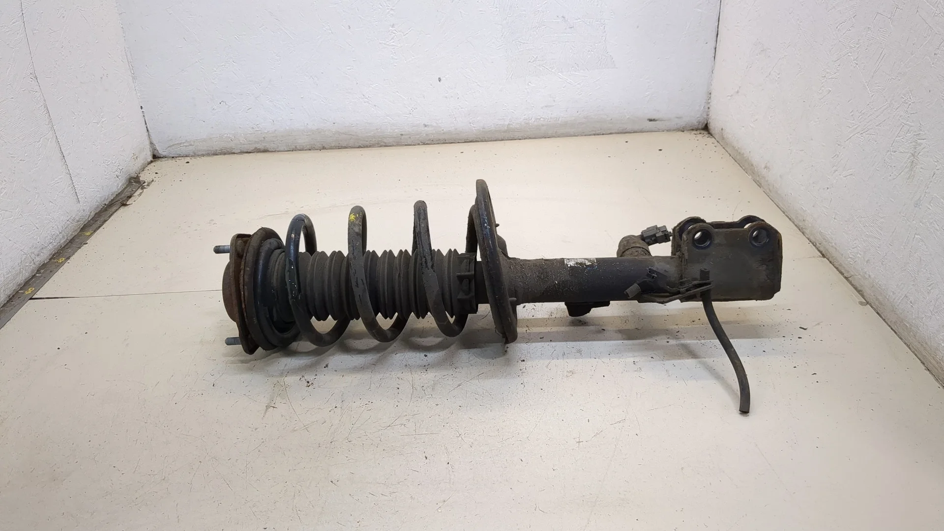 Амортизатор подвески Lexus RX 2012-2022 КПП вариатор 2GRFXS Гибридный 3.5 л Инжектор