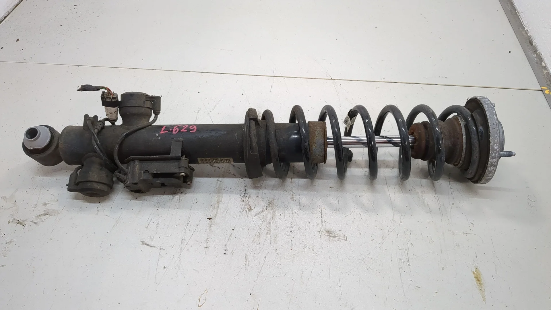 Амортизатор подвески BMW 5 F10 2010-2017 КПП автомат (АКПП) N63B44A Бензин 4.4 л Инжектор