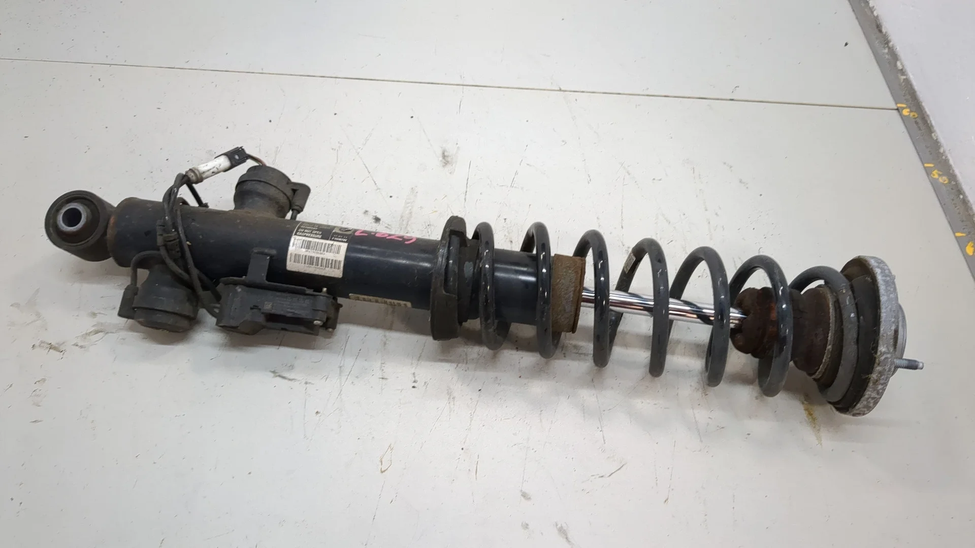 Амортизатор подвески BMW 5 F10 2010-2017 КПП автомат (АКПП) N63B44A Бензин 4.4 л Инжектор