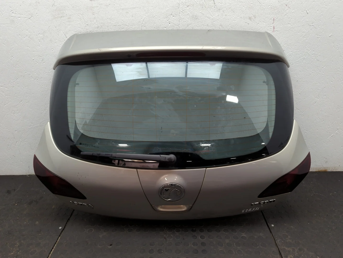 Крышка (дверь) багажника Opel Astra J 2010-2017 КПП 6-ст.мех.(МКПП) A17DTR Дизель 1.7 л