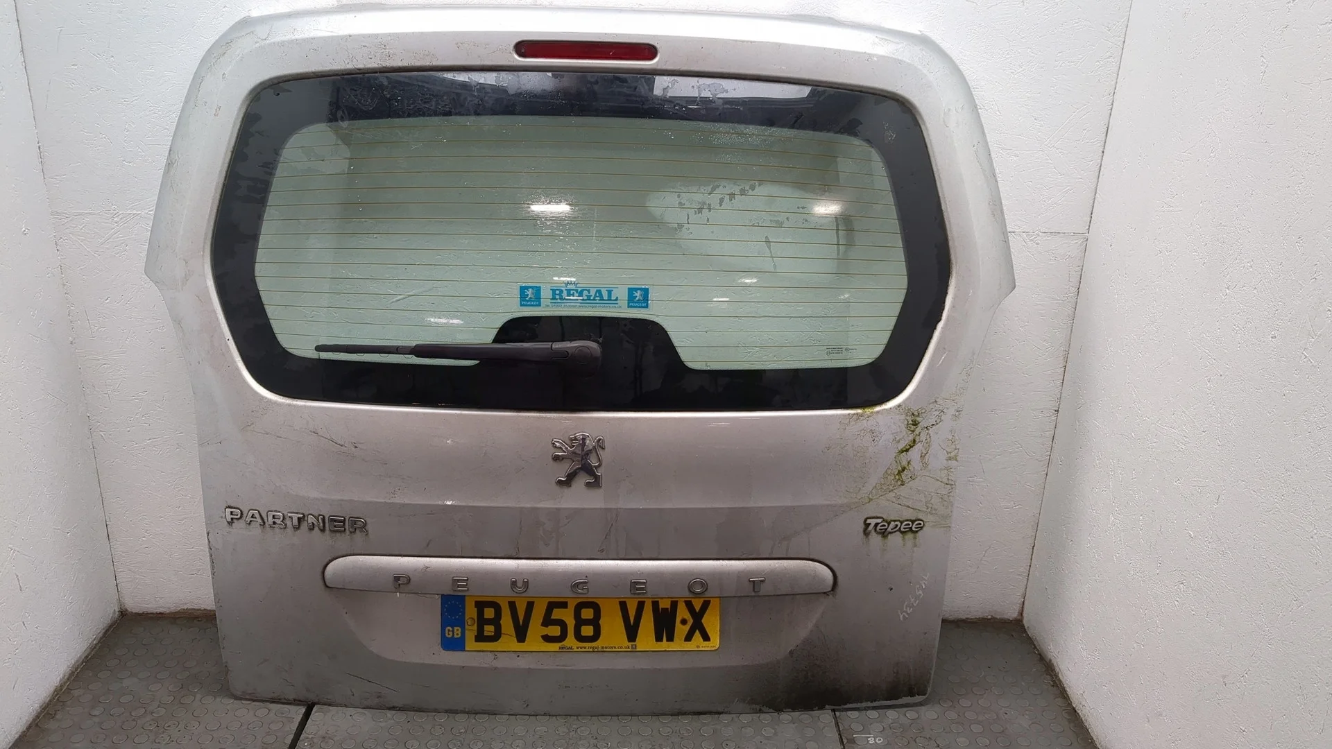 Крышка (дверь) багажника Peugeot Partner 2008-2012 КПП 5-ст.мех.(МКПП) 9HT Дизель 1.6 л HDI