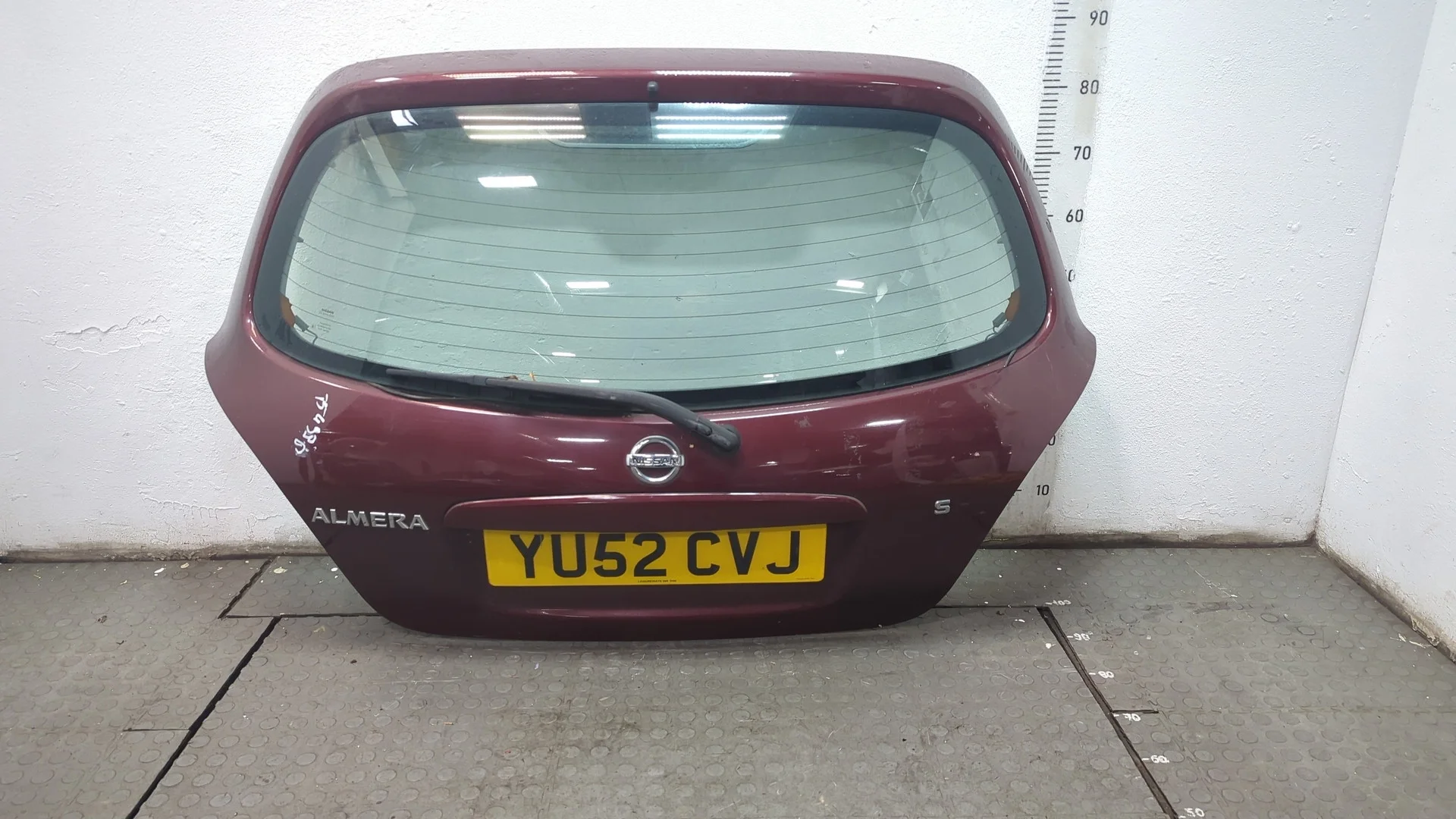 Крышка (дверь) багажника Nissan Almera N16 2000-2006 КПП 5-ст.мех.(МКПП) QG15DE Бензин 1.5 л Инжектор