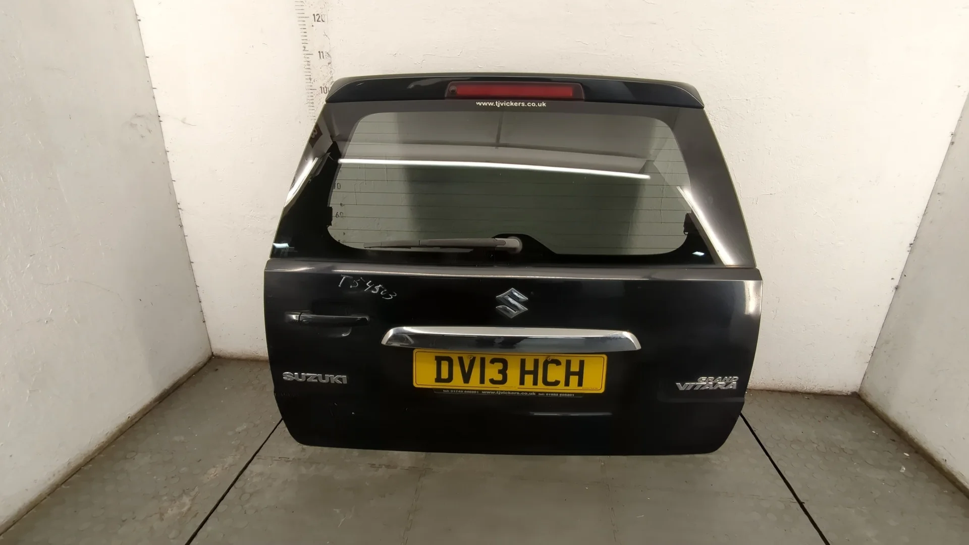 Крышка (дверь) багажника Suzuki Grand Vitara 2005-2016 КПП 5-ст.мех 4х4 (МКПП) J24B Бензин 2.4 л Инжектор