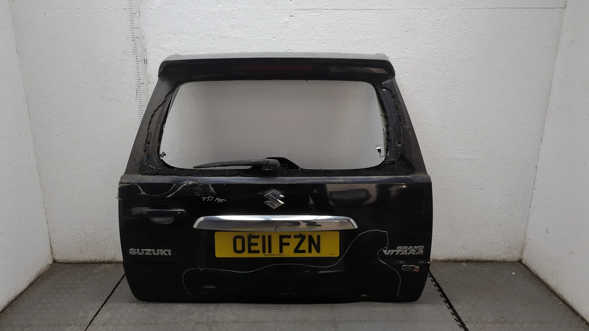 Крышка (дверь) багажника Suzuki Grand Vitara 2005-2016 КПП автомат 4х4 (АКПП) J24B Бензин 2.4 л Инжектор