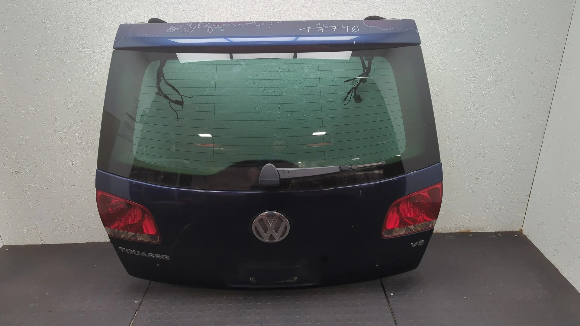 Крышка (дверь) багажника Volkswagen Touareg 2002-2007 КПП автомат 4х4 (АКПП) AXQ Бензин 4.2 л Инжектор