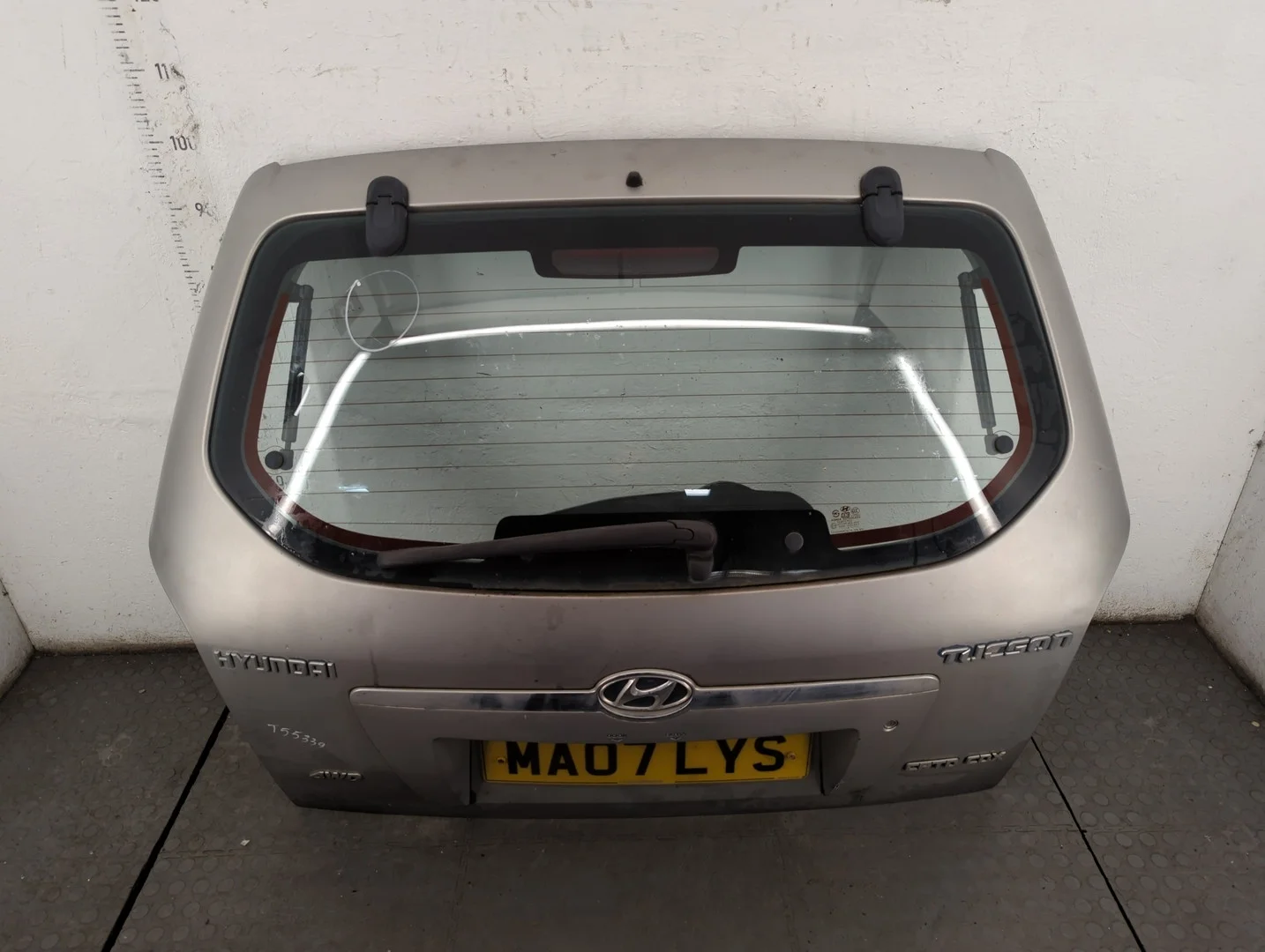 Крышка (дверь) багажника Hyundai Tucson 1 2004-2010 КПП 6-ст.мех 4х4 (МКПП) D4EA Дизель 2 л CRDi