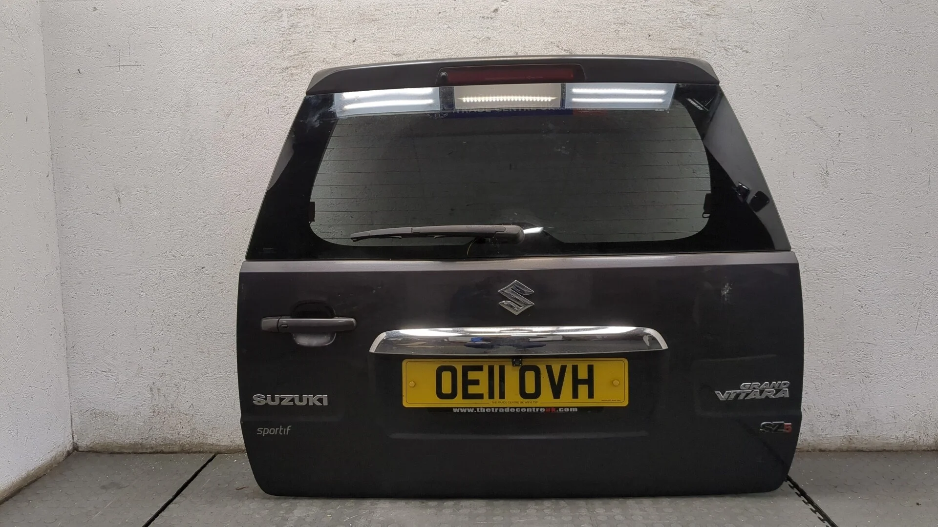 Крышка (дверь) багажника Suzuki Grand Vitara 2005-2016 КПП 5-ст.мех 4х4 (МКПП) J24B Бензин 2.4 л Инжектор