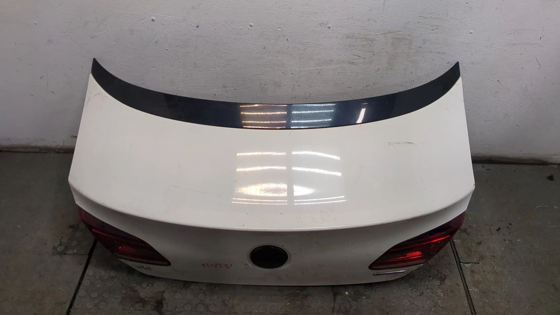 Крышка (дверь) багажника Volkswagen Passat CC 2012-2017 КПП 6-ст.мех.(МКПП) CFFB Дизель 2 л TDI